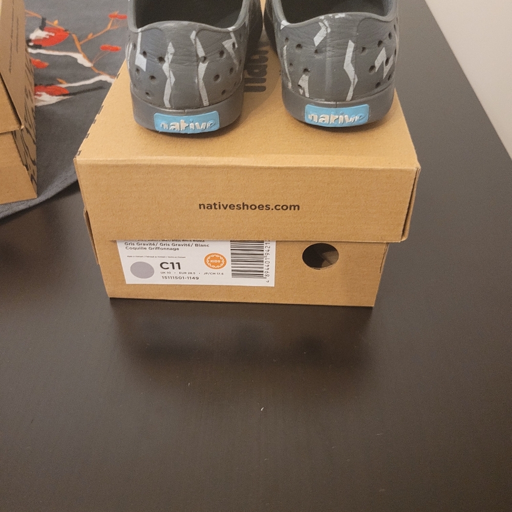 Native Shoes - Picture 3 of 3